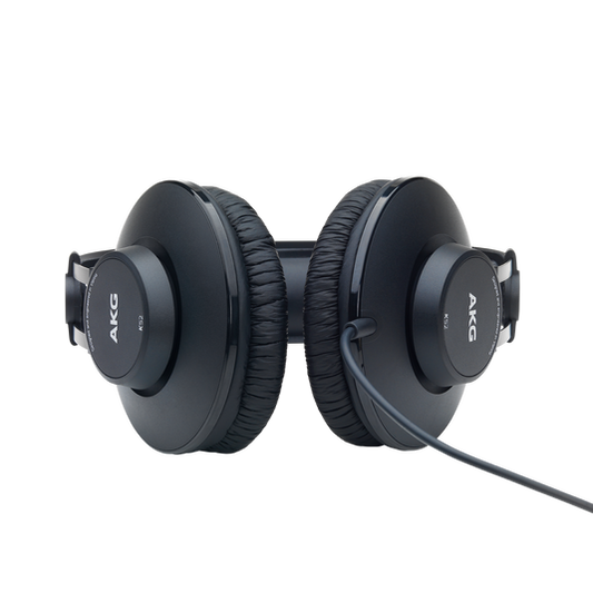 AKG K52